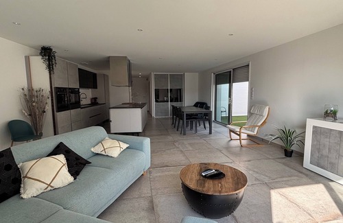 LʼAiguillon-sur-Mer House | Havre de Paix with Private Heated Pool - Ideal Family or Friends Stay