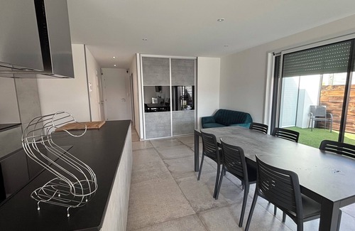 LʼAiguillon-sur-Mer House | Havre de Paix with Private Heated Pool - Ideal Family or Friends Stay