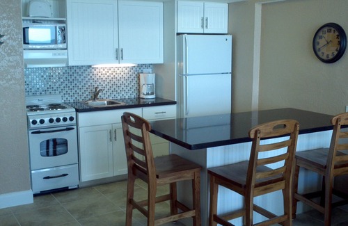 Daytona Beach Shores Hotel | Hawaiian Inn Beach Resort