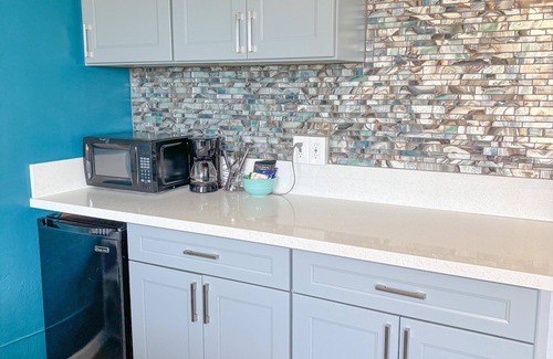 McCully - Moiliili Condo | Hawaiian Monarch 1105 Condo by RedAwning