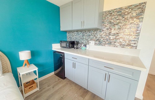 McCully - Moiliili Condo | Hawaiian Monarch 1105 Condo by RedAwning