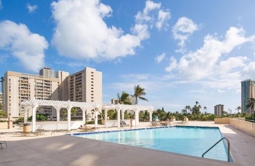 McCully - Moiliili Condo | Hawaiian Monarch 1105 Condo by RedAwning