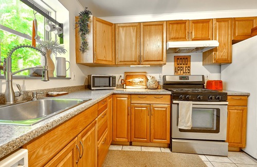 Pond Eddy Cottage | HAWK & BEAR – cozy cottage in nature with cowboy pool, 20+ mins to Bethel Woods.