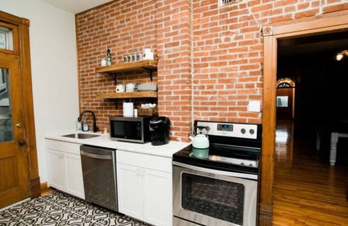 Jefferson City House | Hawkin's House Lower Suite Downtown Jefferson City