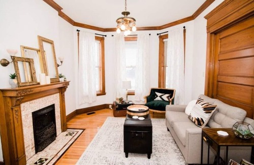 Jefferson City House | Hawkin's House Lower Suite Downtown Jefferson City
