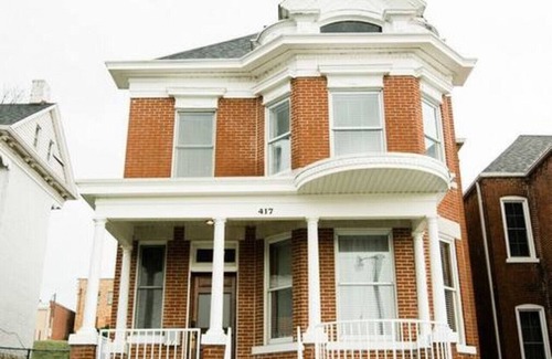 Jefferson City House | Hawkin's House Upper Suite Downtown Jefferson City