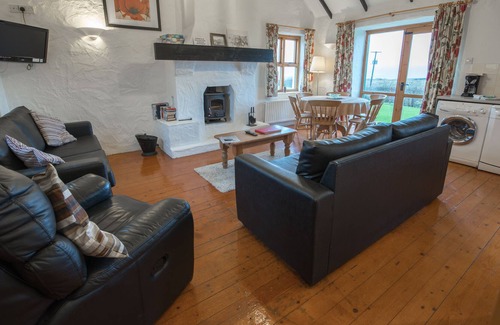 Bushmills Cottage | Hawk’s Hollow: 3 BD Cottage