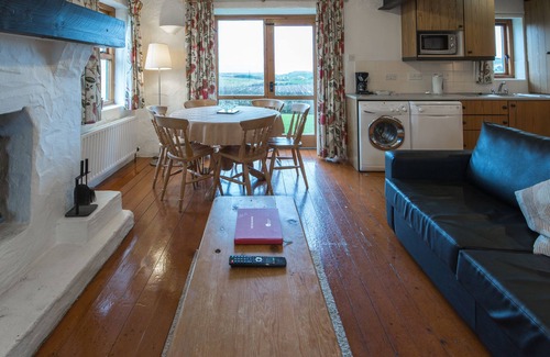 Bushmills Cottage | Hawk’s Hollow: 3 BD Cottage
