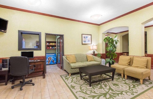 Corpus Christi Hotel | Hawthorn Extended Stay by Wyndham Corpus Christi Padre Is
