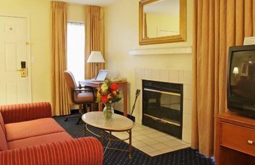 Fort Wayne Hotel | Hawthorn Extended Stay by Wyndham Fort Wayne