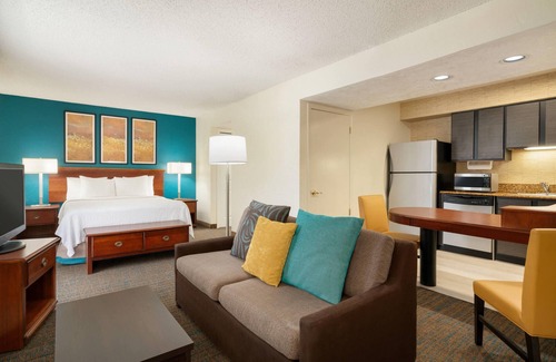 Tinton Falls Hotel | Hawthorn Suites by Wyndham Tinton Falls