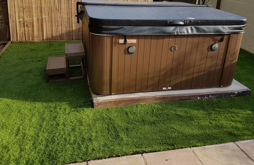 Saltfleetby Saint Clement Apartment | Hawthorns Hideaway holiday home