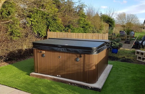 Saltfleetby Saint Clement Apartment | Hawthorns Hideaway holiday home