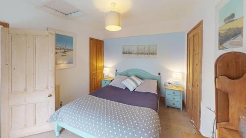 Hayle House | Hayle Saffron Cottage 2 Bedrooms