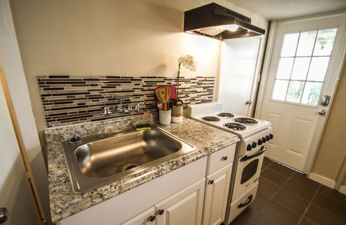 Arena District House | Hays St #B Near Downtown Guest Studio