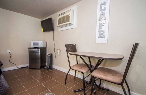 Arena District House | Hays St #B Near Downtown Guest Studio