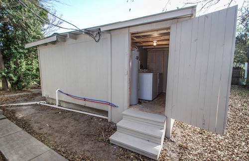 Arena District House | Hays St #B Near Downtown Guest Studio