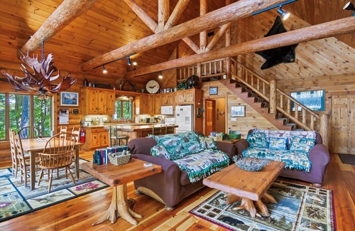 Hayward House | Hayward Wisconsin-Eaglesnest-Log home, on Lake Chippewa-Dogs welcome!