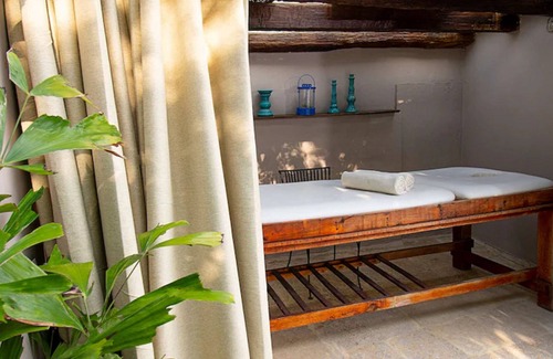 Cartagena Walled City Cabin | Hb-ssf Boutique Hotel Room With Jacuzzi Air Conditioning And Wifi