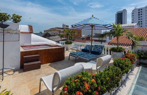 Cartagena Walled City Cabin | Hb-ssf Boutique Hotel Room With Jacuzzi Air Conditioning And Wifi