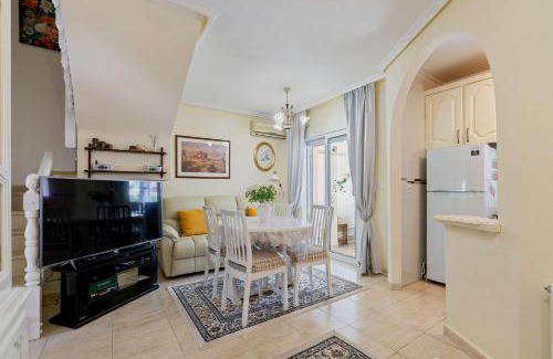 San Miguel de Salinas House | HE Euphoria