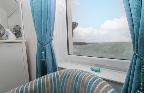 Coverack Cottage | HEADLAND APT 17, country holiday cottage, with a garden in Coverack