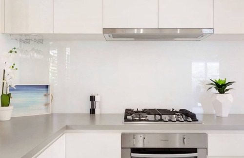 Dromana House | Heales Hideaway Dromana steps to the beach