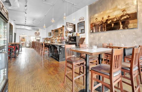 Kingsville Hotel | Heart & Hops Brewery Suites