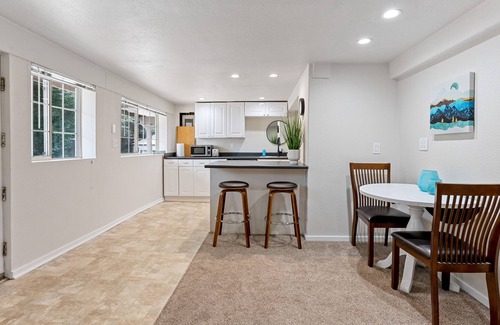 Camas Apartment | Heart of Camas ✿ Walk to Downtown Shopping Restaurants