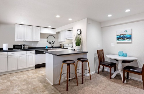 Camas Apartment | Heart of Camas ✿ Walk to Downtown Shopping Restaurants