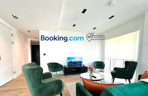 Vauxhall Apartment | Heart of Central London Panoramic View 2 Bedroom Designer Luxury Apartment - Pool and Gym access