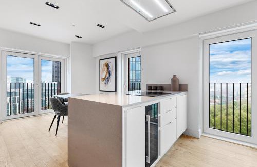 Vauxhall Apartment | Heart of Central London Panoramic View 2 Bedroom Designer Luxury Apartment - Pool and Gym access