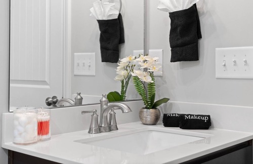 Clarksville House | Heart of Cupid Townhome