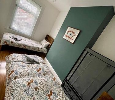 Darlington Apartment | Heart of Darlington Town house