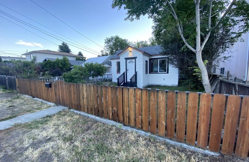 Okanagan-Similkameen House | Heart of Downtown - Cottage Home - 10 min walk to the beach - Pet Friendly