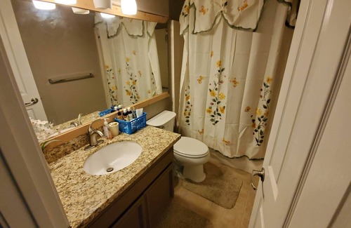 Folsom House | Heart of Folsom - Large house with game room