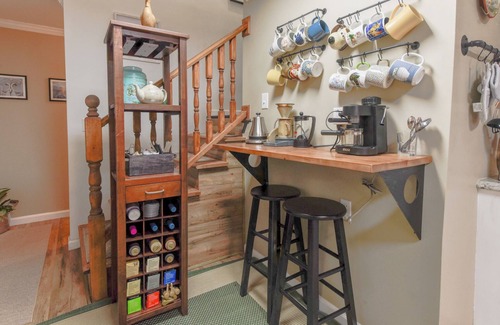 Kirby House | Heart of Hampshire Lodge, Fiber Internet, 4 beds - 2 Kings, 2 kitchens, 3 baths
