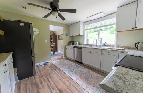 Kirby House | Heart of Hampshire Lodge, Fiber Internet, 4 beds - 2 Kings, 2 kitchens, 3 baths