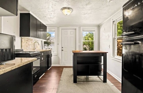 Historic Uptown House | Heart of The City Hideaway