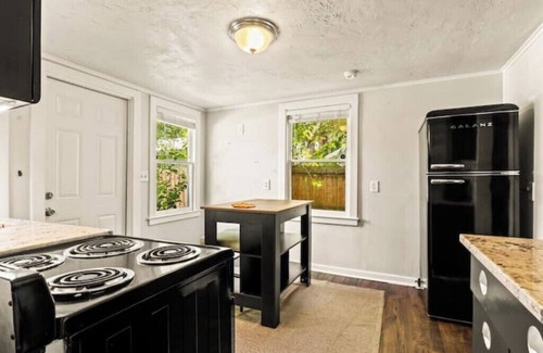 Historic Uptown House | Heart of The City Hideaway