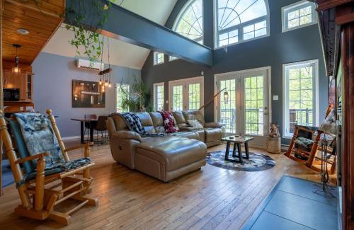 Chertsey Ski Chalet | Heart of the Nature - L'Coureur des bois