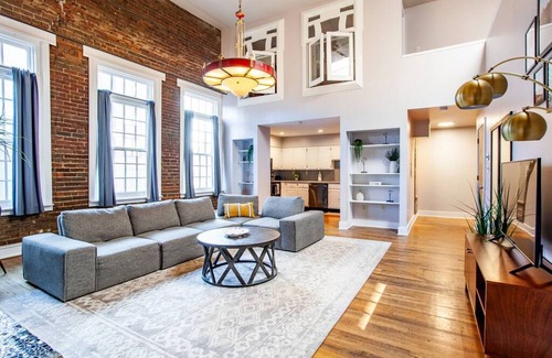 Old City Apartment | Heart of the Old City- Minutes from Market Square