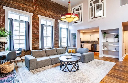 Old City Apartment | Heart of the Old City- Minutes from Market Square