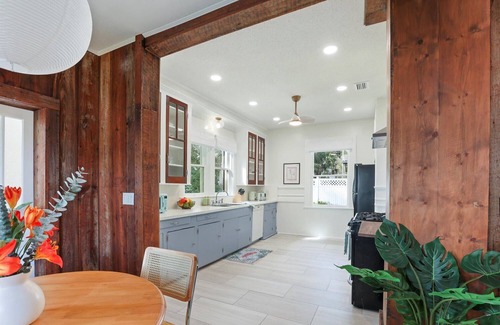 Alachua House | Hearthstone Harmony Retreat! King-Sized Comfort