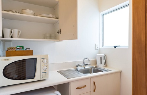 Hamilton North Hotel | Heartland Ambassador Hotel Hamilton