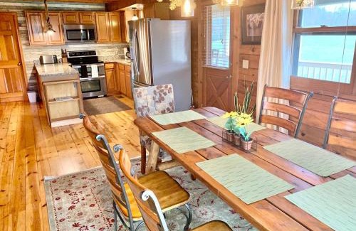 Wears Valley House | Heartwood Lavish Cottage in the Smoky Mountains