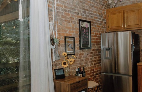 Eatonton House | Heartwood Loft B! A Unique Modern Cozy Loft in Downtown Eatonton