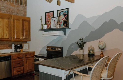 Eatonton House | Heartwood Loft B! A Unique Modern Cozy Loft in Downtown Eatonton