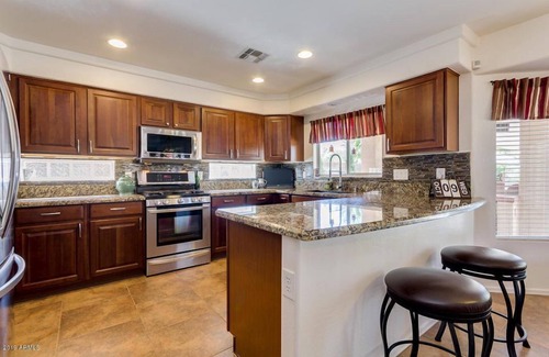 San Tan Valley House | Heated Pool Backyard! Fun For The Family! Discounts Available