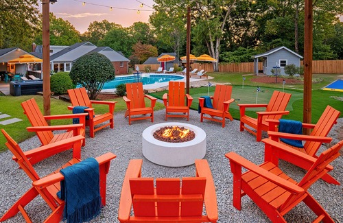 Tulsa House | Heated Pool ~ Hot tub ~ Pickleball ~ Putt Putt ~ Game Room ~ Fire Pit ~ Bowling